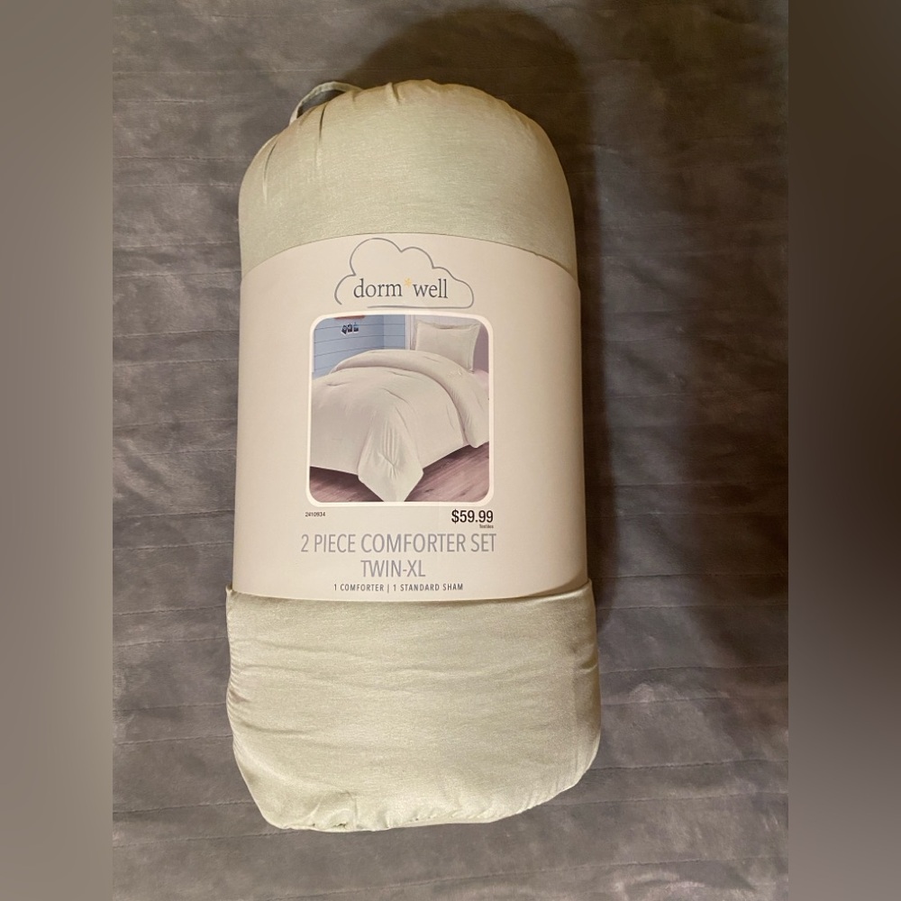 New!! Two piece XL-twin comforter set (Dorm Well)